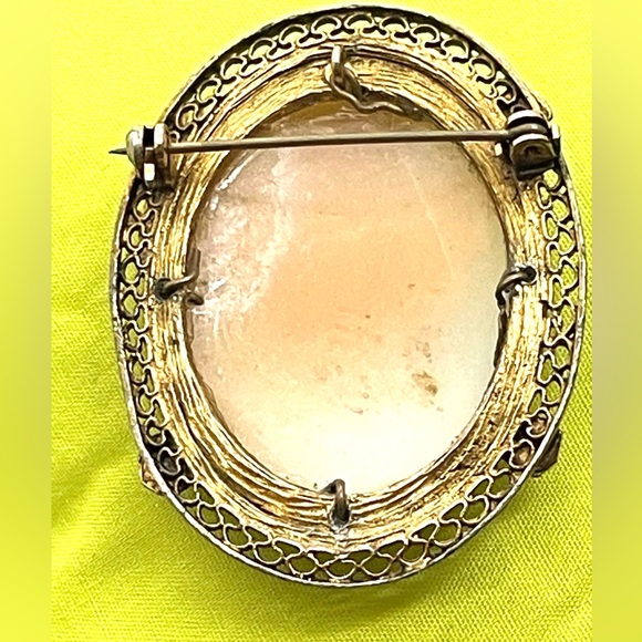 Genuine Cameo Pretty Lady Shell Brooch - Picture 4 of 8